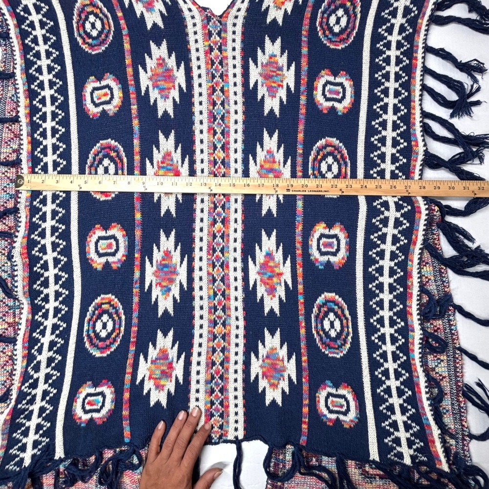 Earthbound Trading Co.‎ Aztec Boho Knit Poncho Sweater Fringed Blanket Wrap Open - Picture 4 of 8